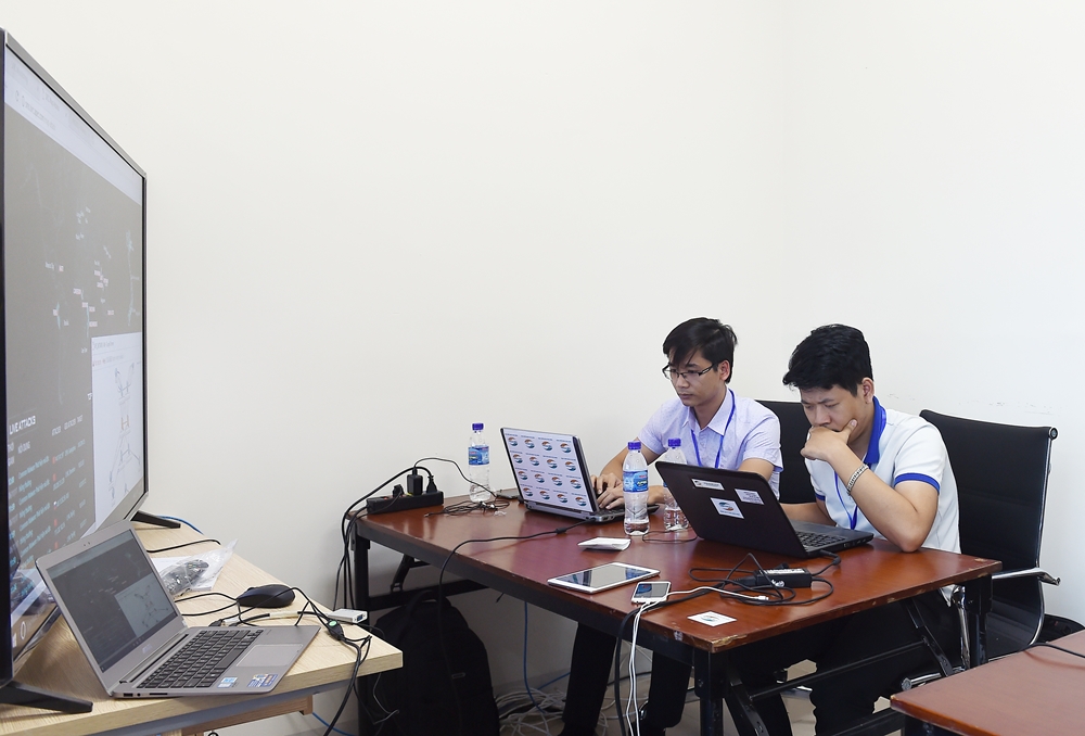 Phòng bảo đảm an ninh. Viettel đã thiết lập các chính sách đảm bảo an toàn thông tin cho thiết bị mạng, đánh giá an toàn thông tin hệ điều hành và ứng dụng trên các máy tính mà Viettel tài trợ, bố trí nhân sự triển khai hệ thống giám sát, rà soát và kiểm tra an toàn thông tin 24/24.